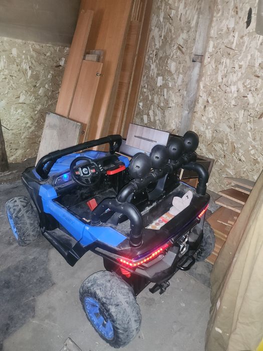 Детская машинка на пульте