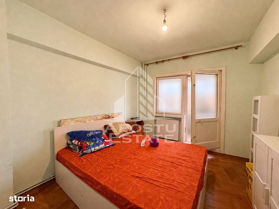 Apartament 4 camere, decomandat, 95mp, etaj 1, zona Turist, Sagului
