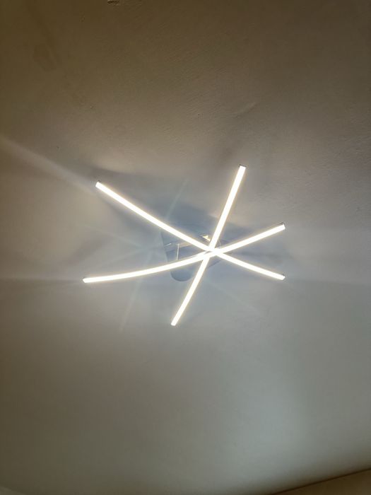 Модерен LED плафон за таван