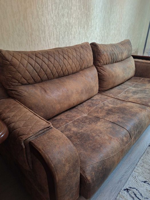 Продается диван в гостиную