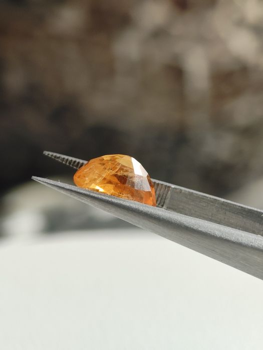 Сапфир голям intense yellow