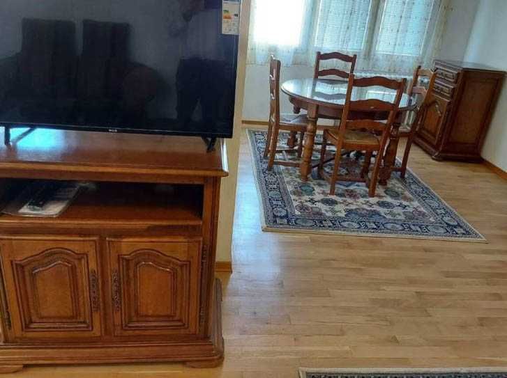 Четиристаен апартамент под наем в кв. Изток