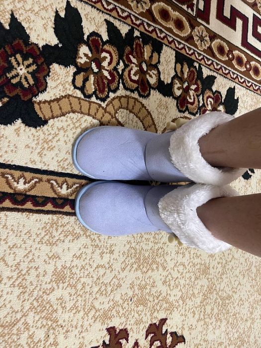 Продаётся новый сапоги уги