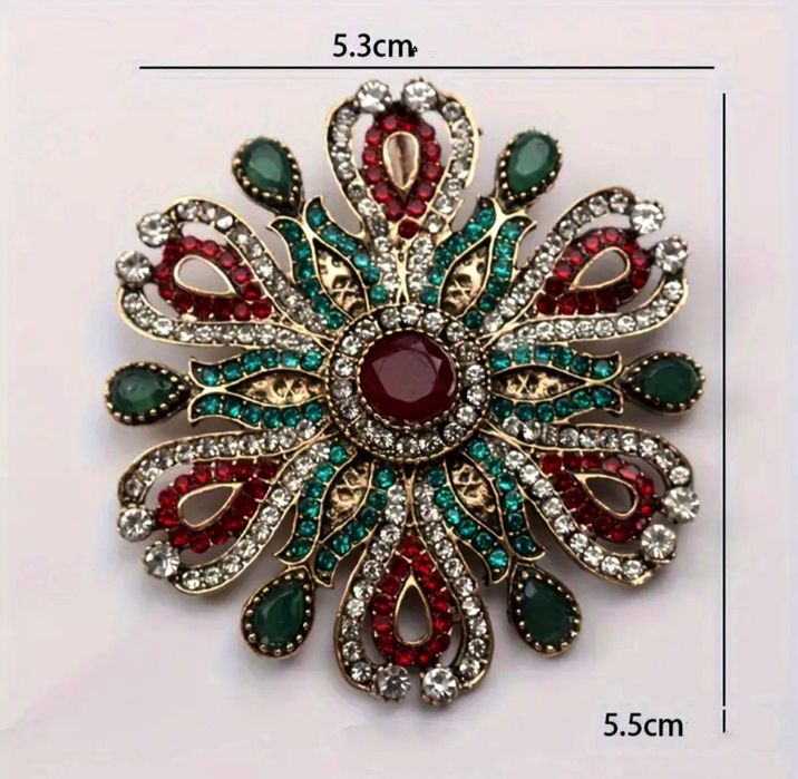 Яркая праздничная брошь 5.5см.