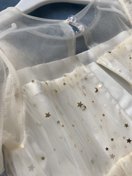 Продам нарядное платье для девочки