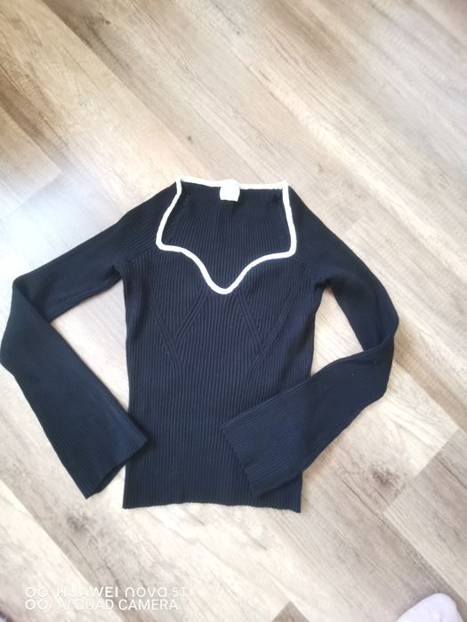 Bluza cu decolteu în forma de inima