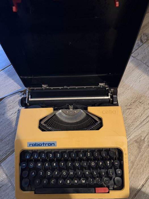 masina de scris perfect functionala