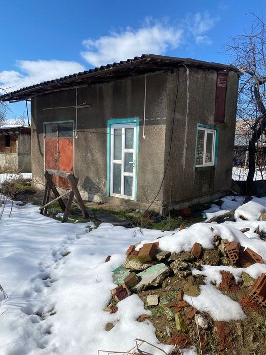 Se vinde teren și construcție 800m