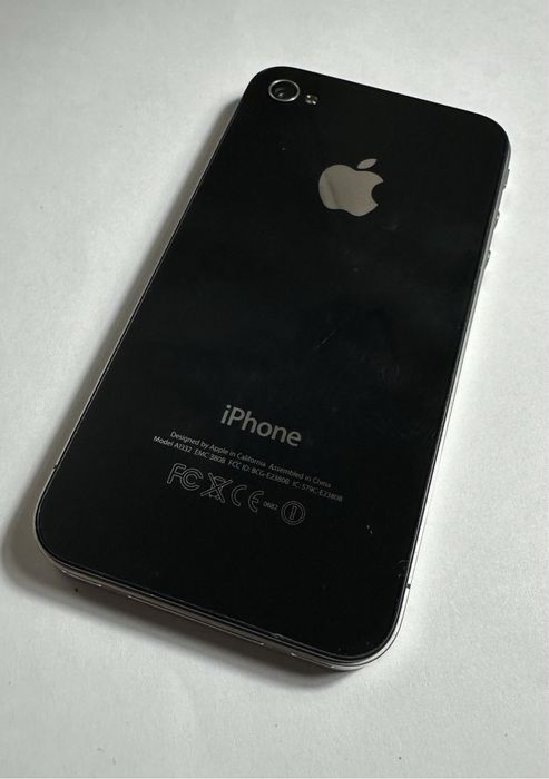 Продаю на запчасти, в хорошем состоянии IPhone 4