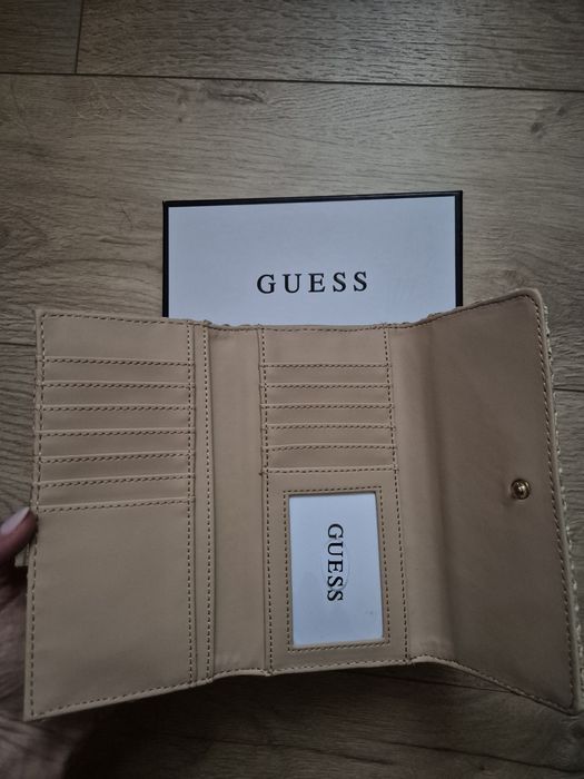 Дамски портфейл Guess