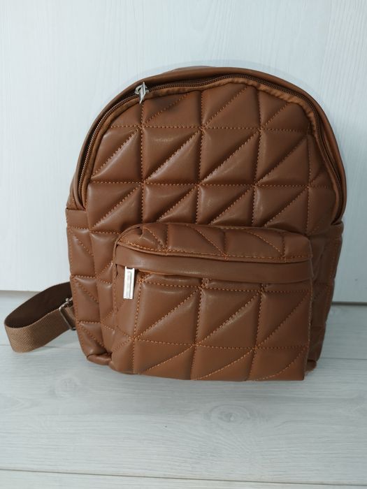 Дамска кафява раница