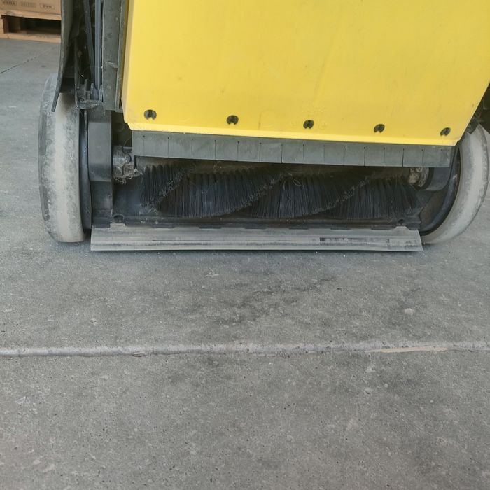 Mașină de măturat manuală Karcher S4 Twin, 20 l recipient, 680 mm latime lucru