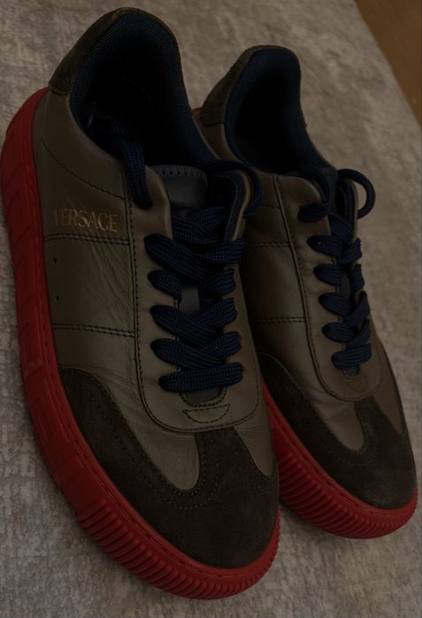 Vând papuci Versace