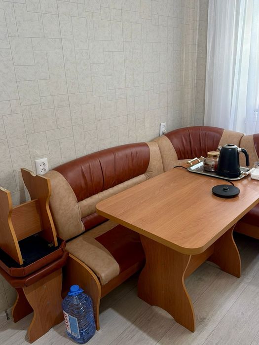Кухонный уголок, стол и стулья 3шт