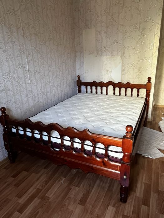 Кровать с матрасом ортопедическим