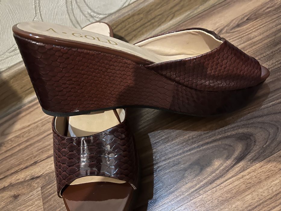 Шлепки женские