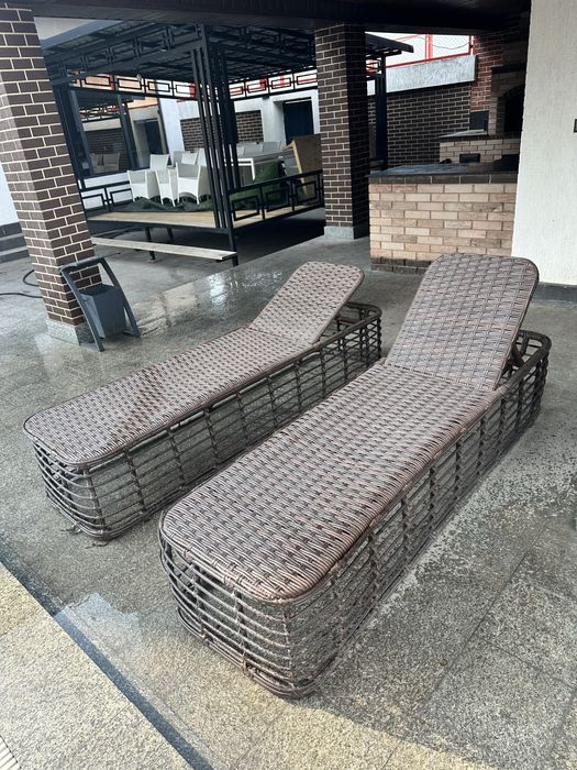 Продам лежаки бассейные