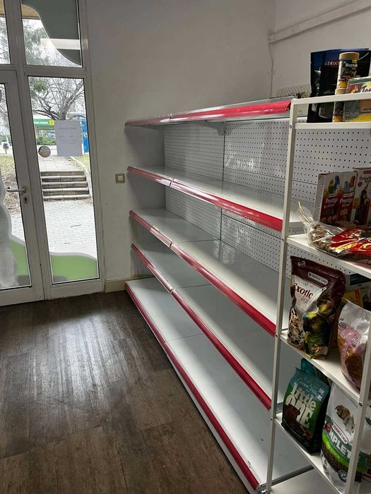 Почти нови търговски стелажи - остров