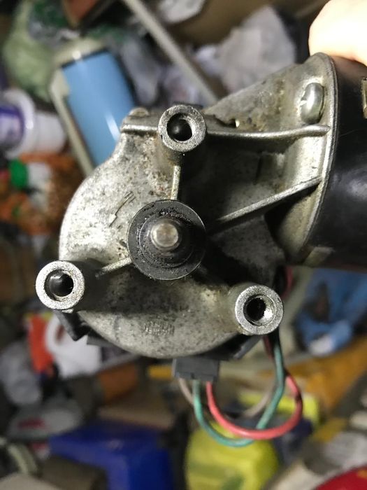 мотор стеклоочистителя на Mercedes Baenz 124