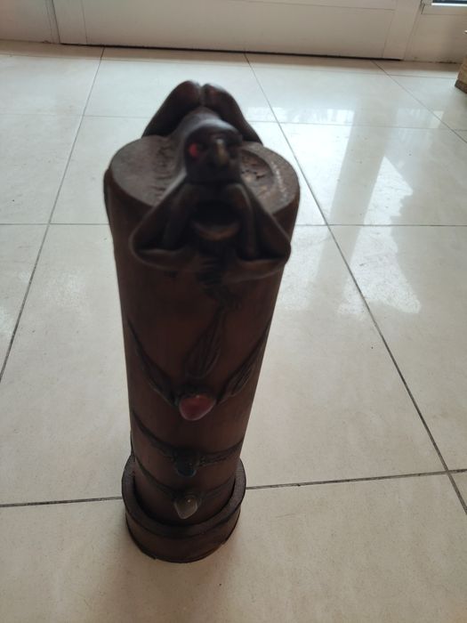 Дървен свещник в много добро състояние