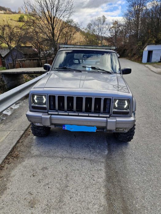 Vand JEEP CHEROKEE XJ an 2000 + Remorca 750 KG