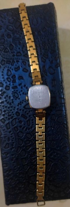 Продам часы позолоченные Zaria