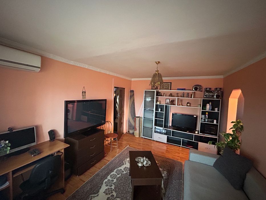 Vând apartament două camere decomandat situat pe strada știrbei vodă Călărasi