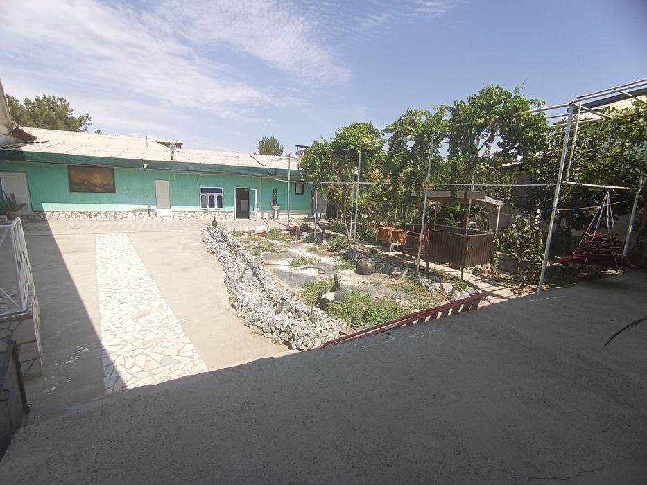 Hovli sotiladi srochna