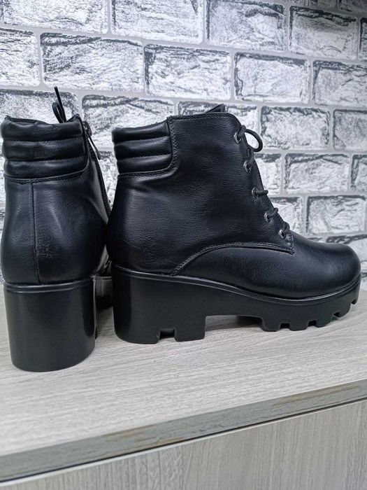 Продаются новые полусапожки на меху размер 41