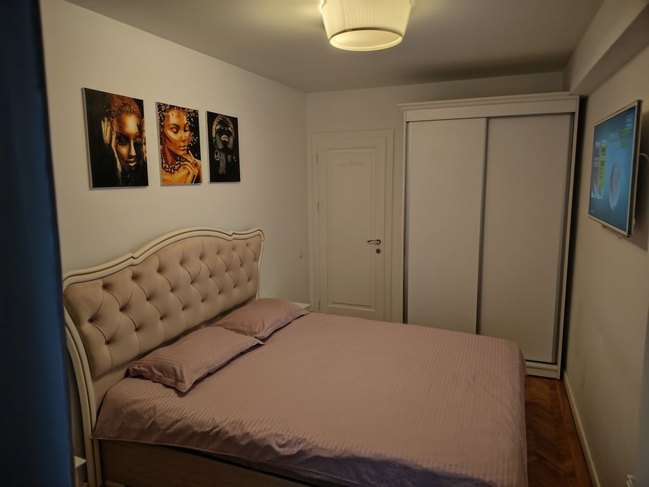 Vand apartament doua camere la curte