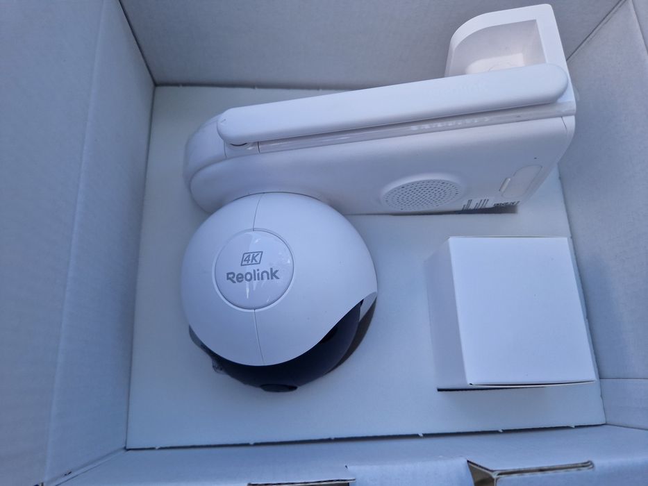 Camera wireless reolink altas pt ultra noua nefolosita profesionala 4k