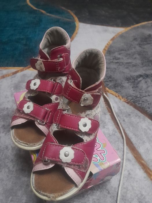 Продам детскую обувь