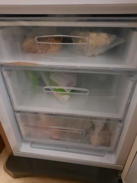 Холодильник  Индезит.