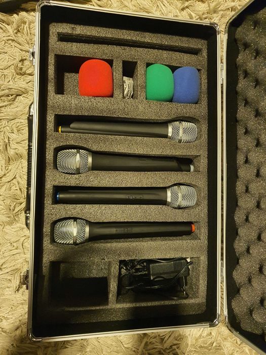 Lot Echipamente Muzicale Profesionale / Pedale Chitara / Orga / Microfoane – Stare Impecabila (Boss, Line 6, DigiTech, Ibanez, Roland