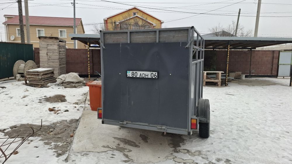 Продаётся прицепы 1 осьный  коневоз