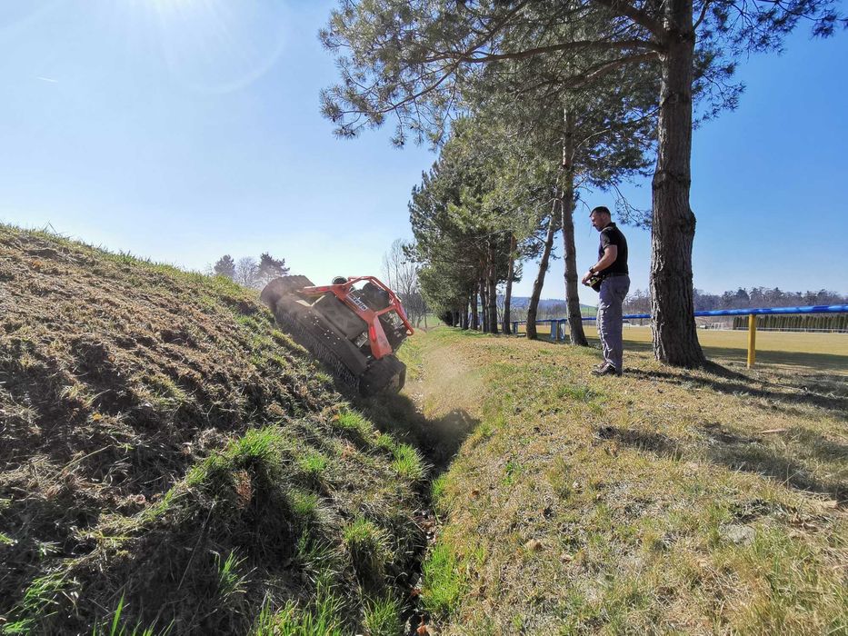 Tund tai Iarba defrisez spini vegetatie deasa utilaj Profesional rezultate rapide