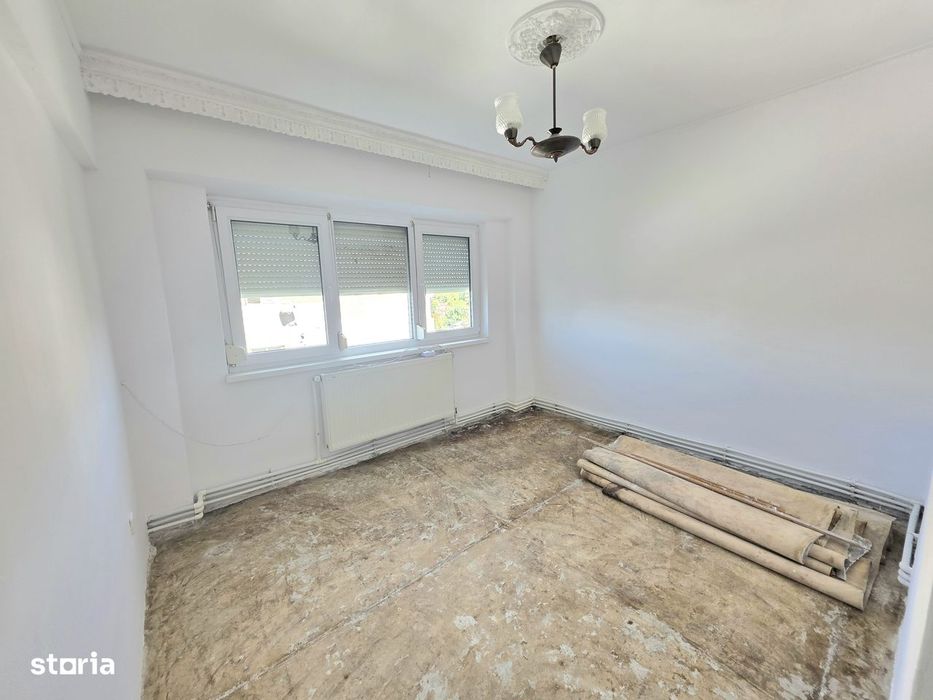 3 camere decomandate zona Bariera, sup 68 mp