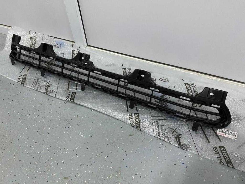 Решетка бампер оригинал Toyota LC Prado