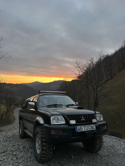 Vând mitsubishi l 200 an 2003 , motor 2,5  pompă electronică
