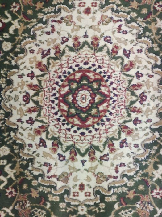 Ковер 2м.на 3м. Очень красивыйй расцветки.В очень хорошем состоянии.