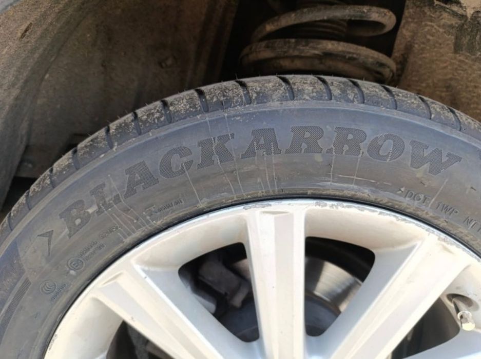 Продается покрышка Black arrow