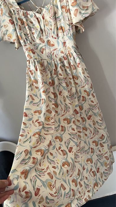 Легкое платье с цветочным принтом, одето один раз