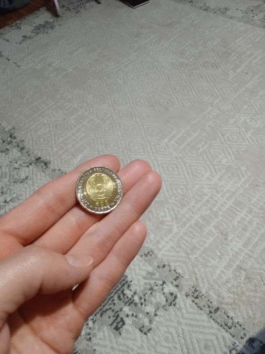Продам юбилейную манету 200тг