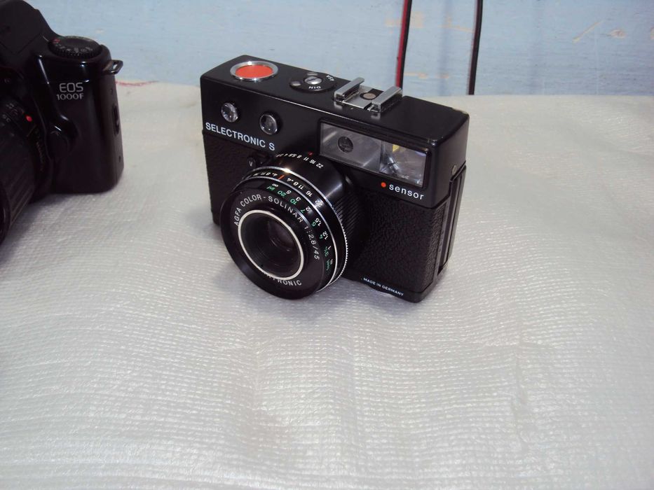 lot de 4 aparate foto retro pe film AGFA,CANON,MINOLTA si ZENIT