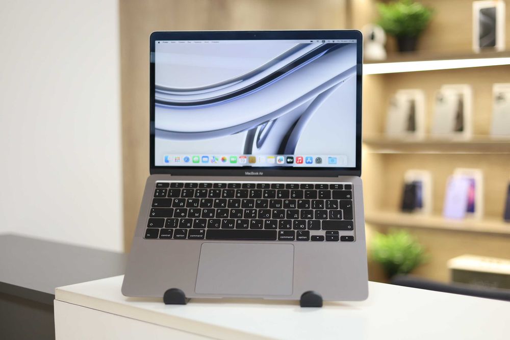 MacBook Air 13' M1 (2020 г.) 100% 6 - циклов