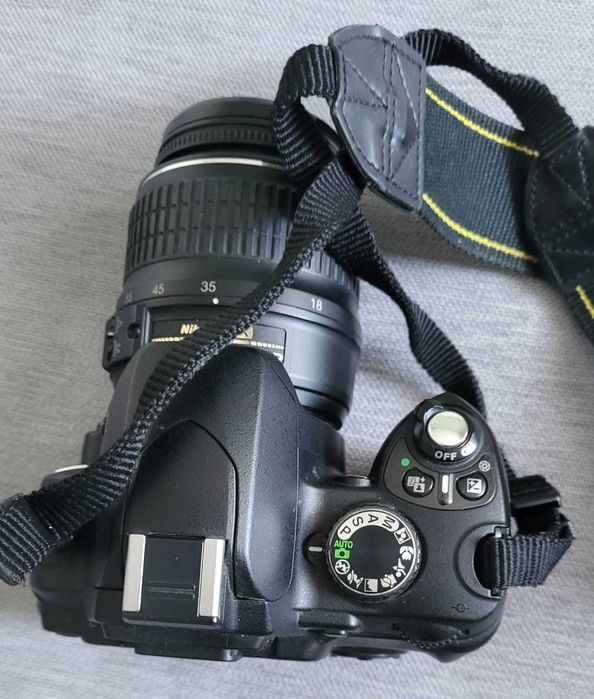 Nikon D60 cu obiectiv și husă