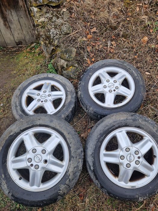 Vând 4  jante  de aliaj cu anvelope de vara 195 /65 R15