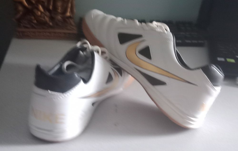 Футзальные кроссовки новые