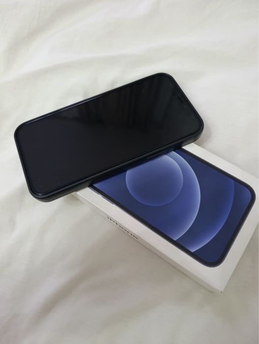 Продаю айфон 12