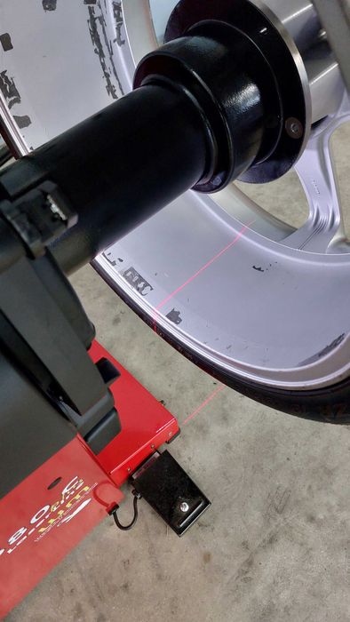 CORGHI - EM 9580 LaserLine  - Баланс машина за гуми на леки автомобили